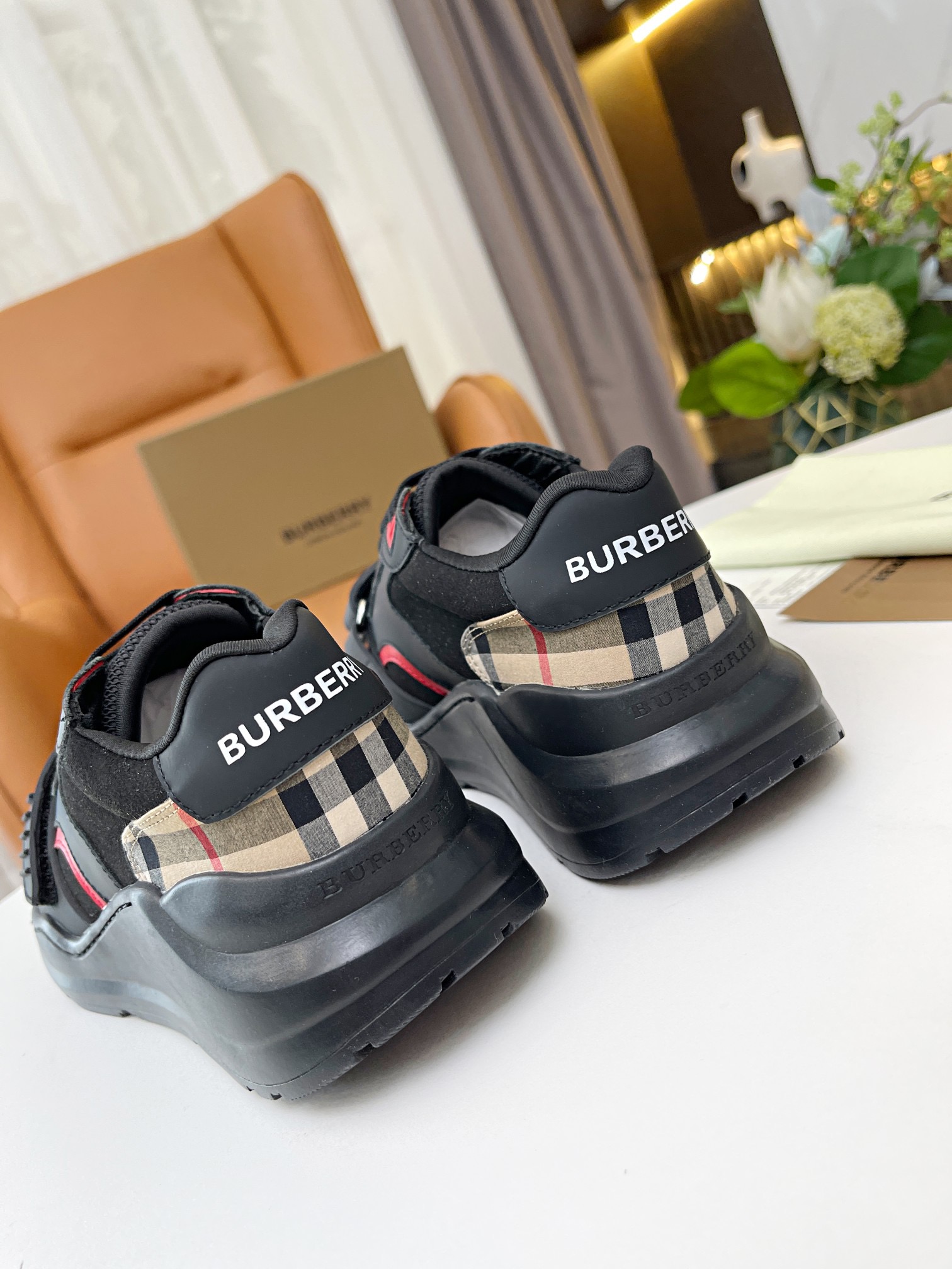BURBERRY Sneakers