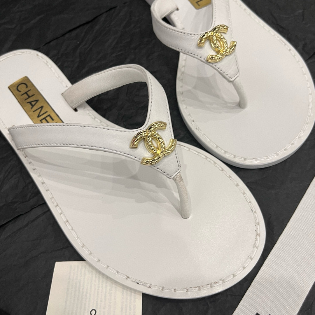 CHANEL Flip flops
