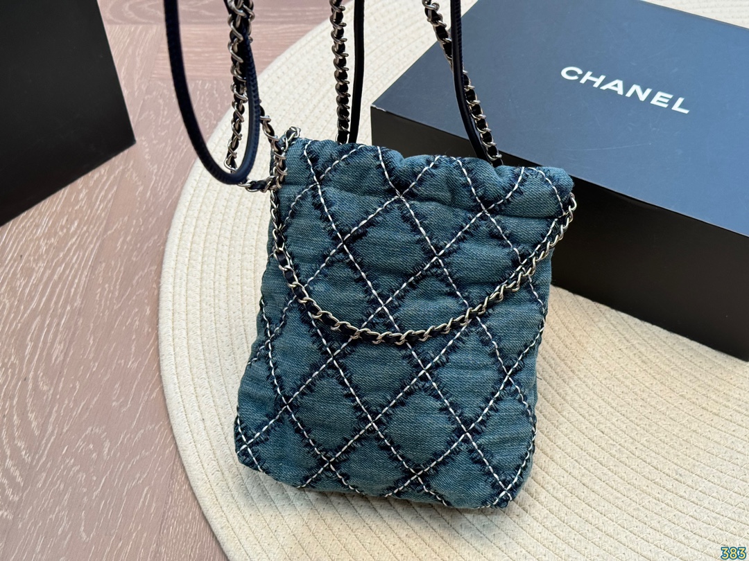 CHANEL Mini Bag （19 cm）