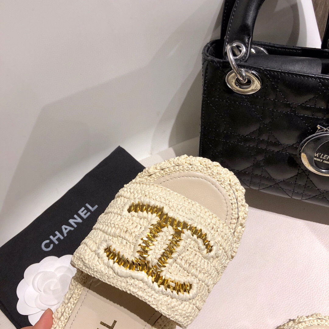 CHANEL Straw slippers