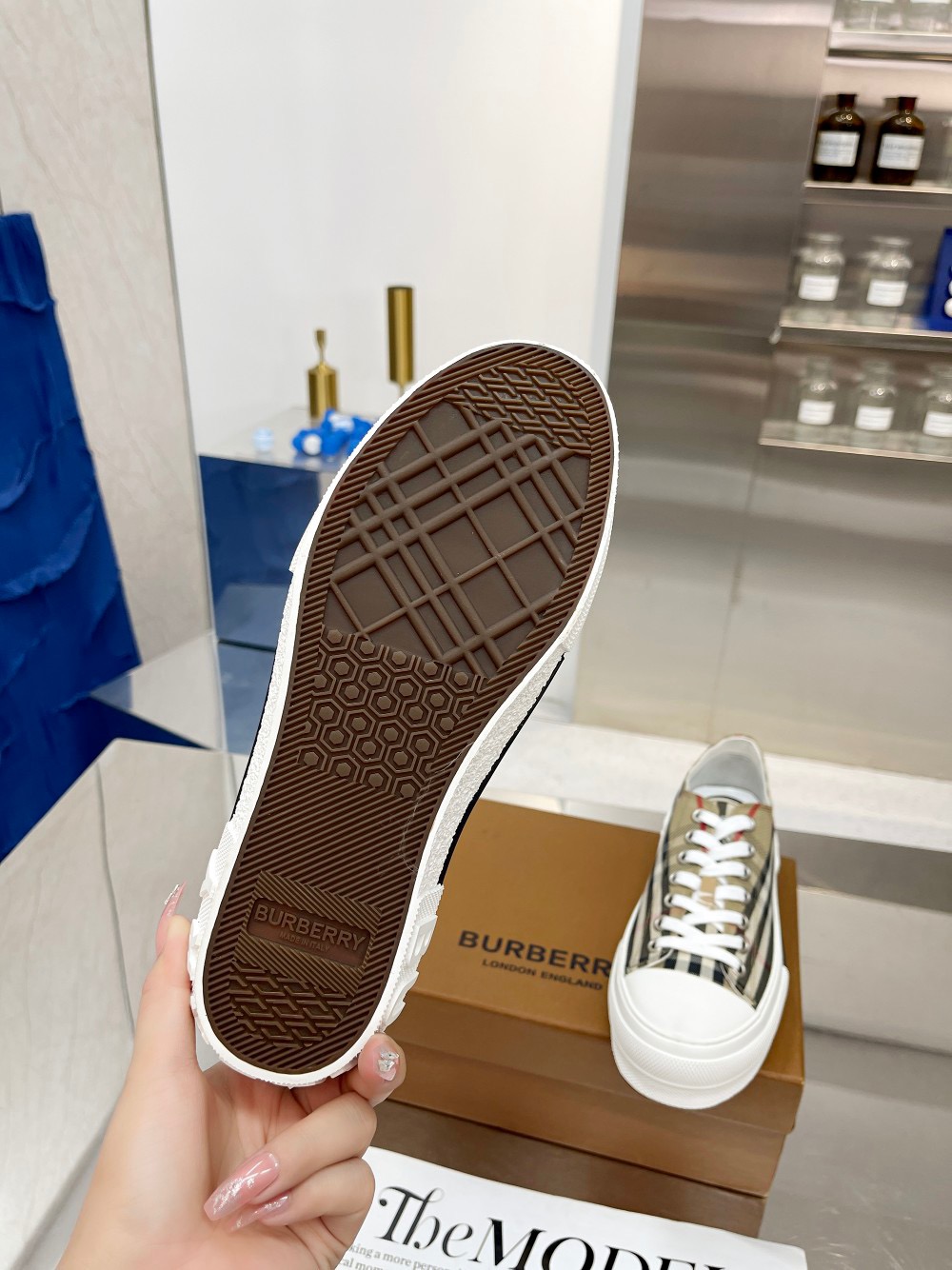 BURBERRY Sneakers