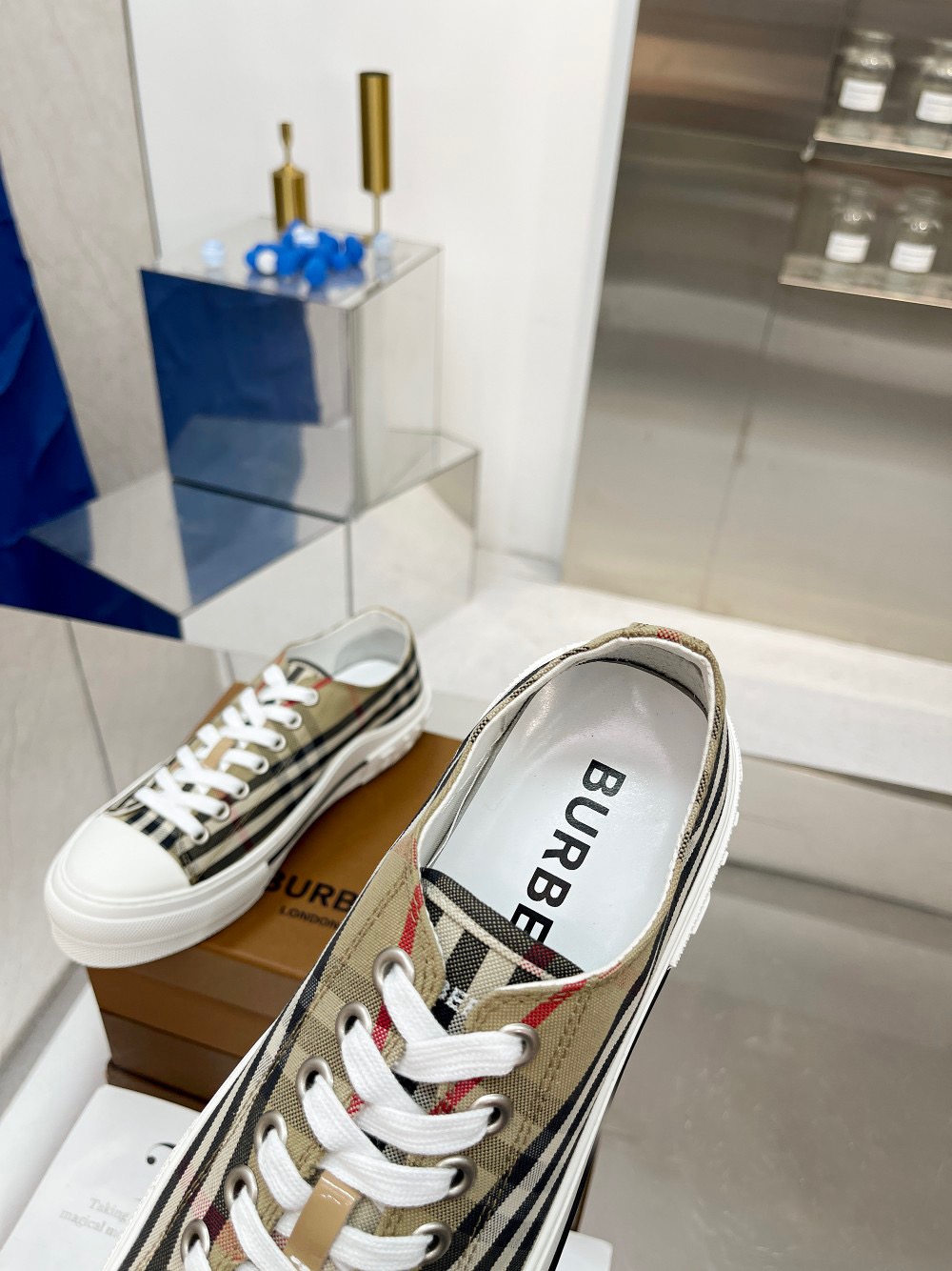 BURBERRY Sneakers