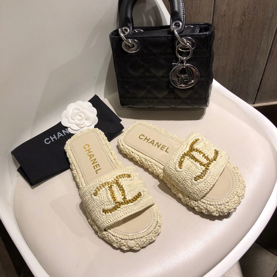 CHANEL Straw slippers