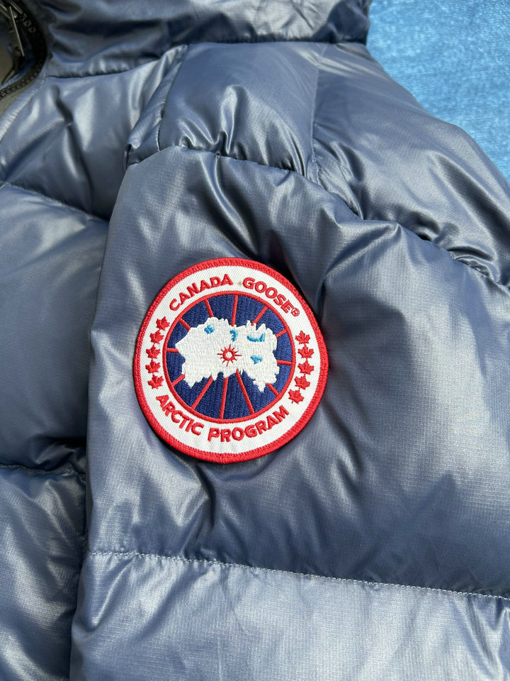 CANADA GOOSE Down Jacket