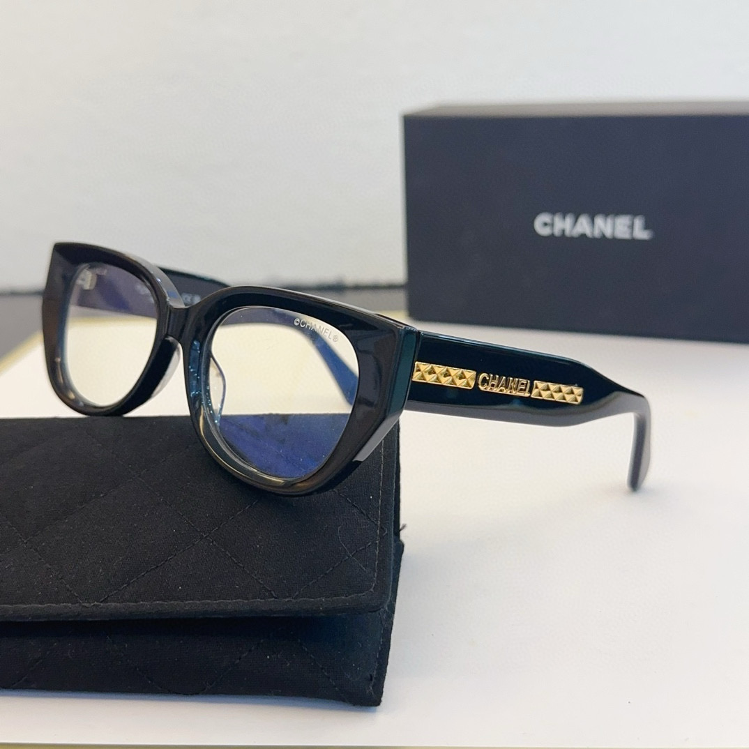 CHANEL Sunglasses