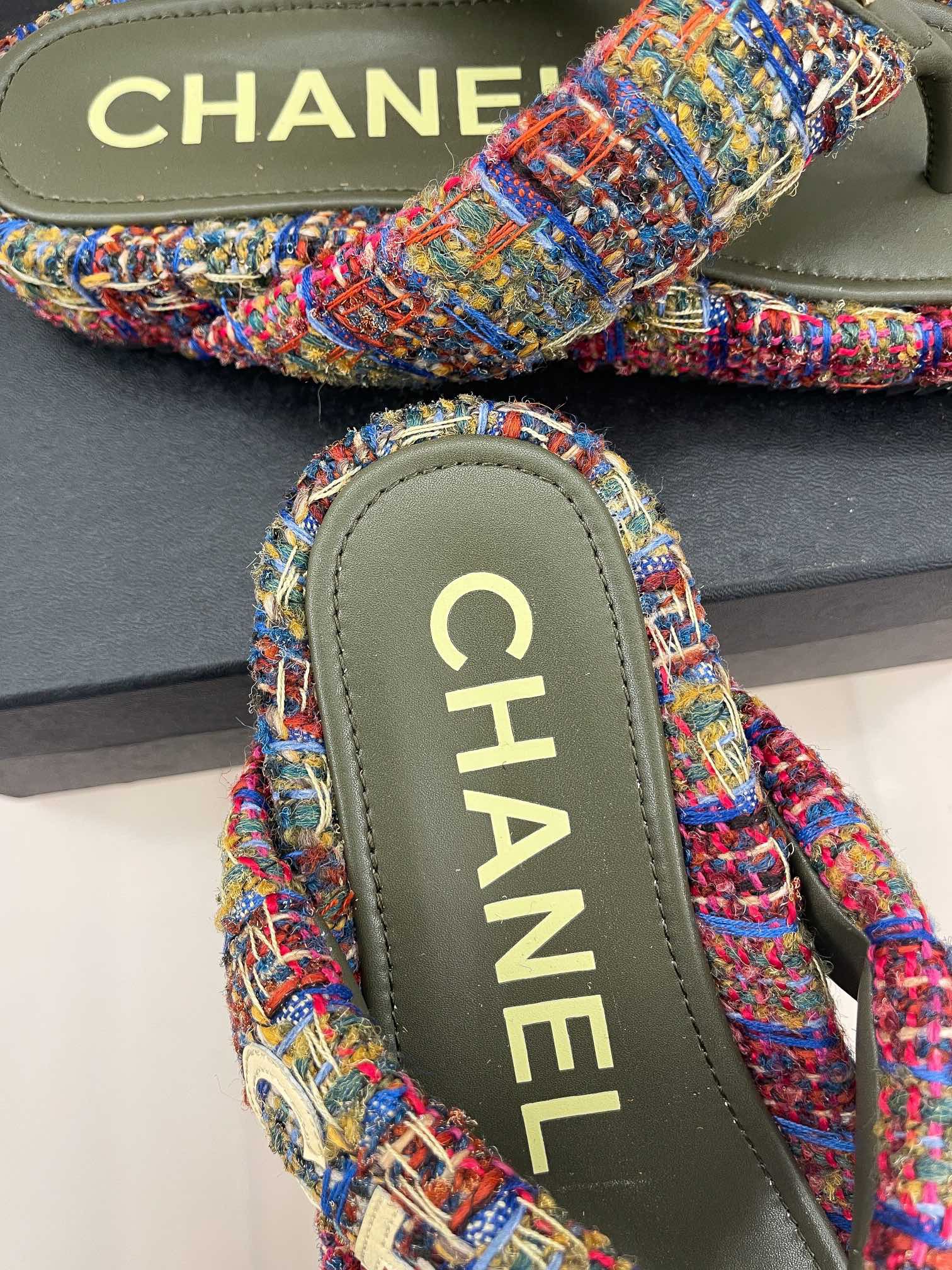 CHANEL Flip flops