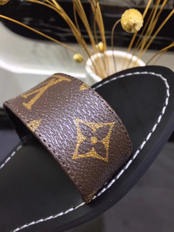 LV  Sandals