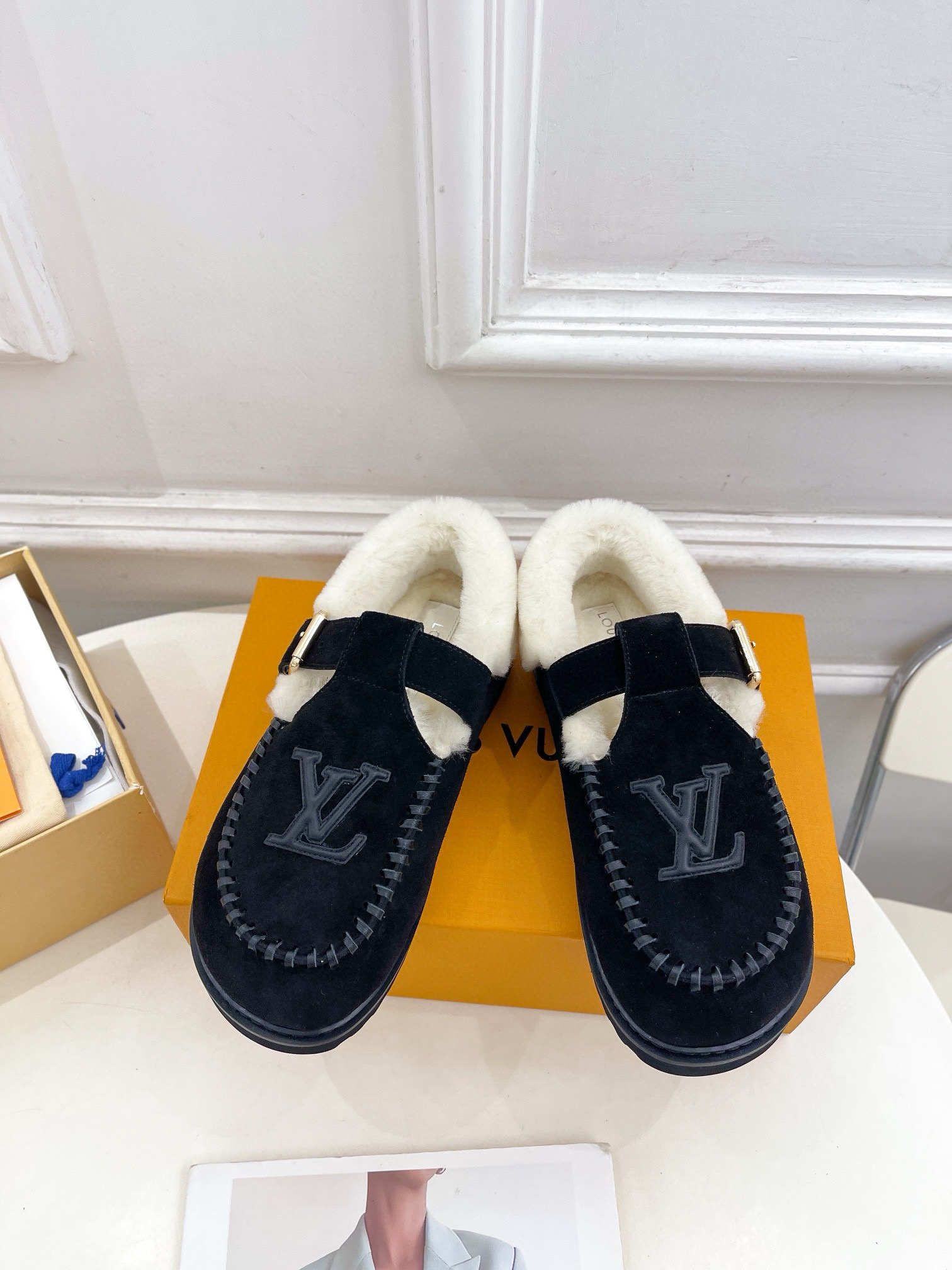 LV wool shoes