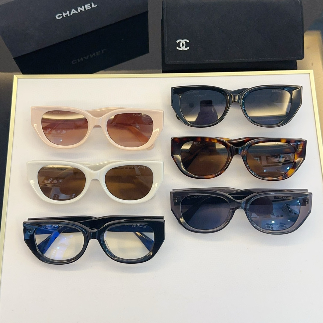 CHANEL Sunglasses