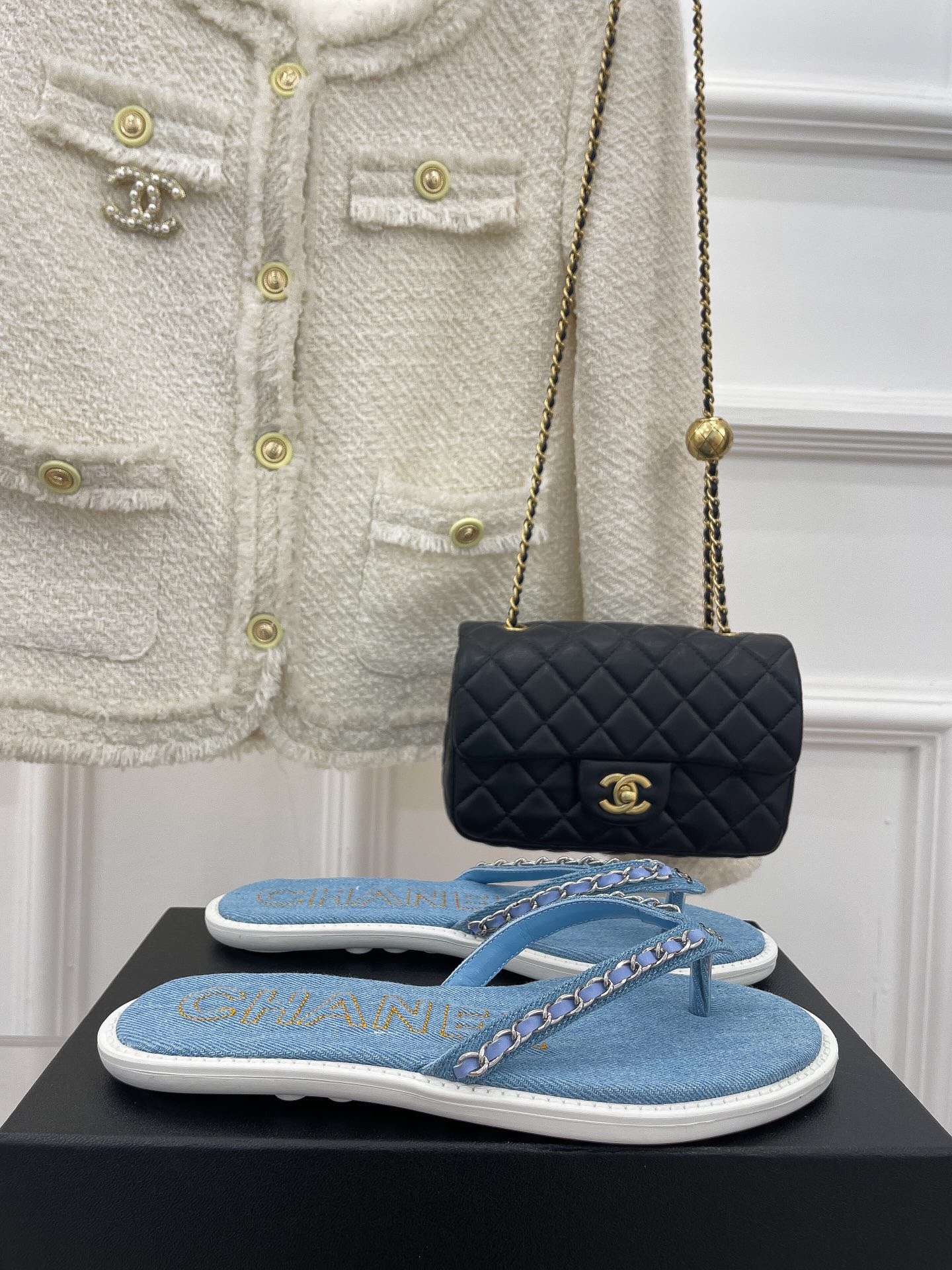 CHANEL Flip flops
