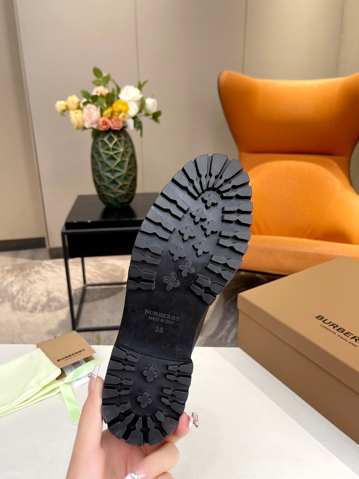 BURBERRY Chelsea Martens Boots