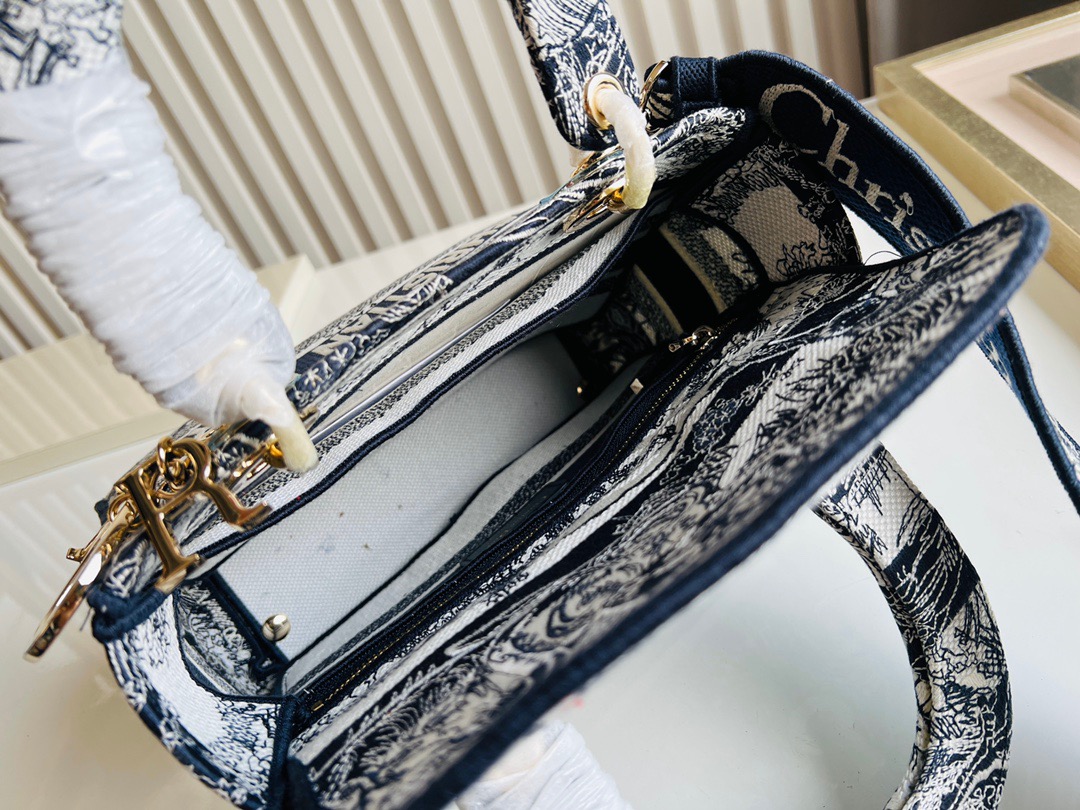 DIOR LADY D-LITE Handbag can support custom names