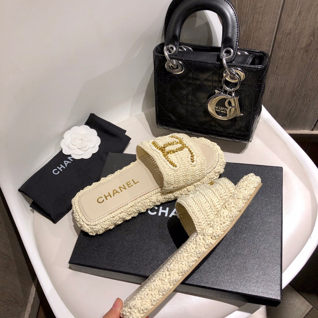 CHANEL Straw slippers
