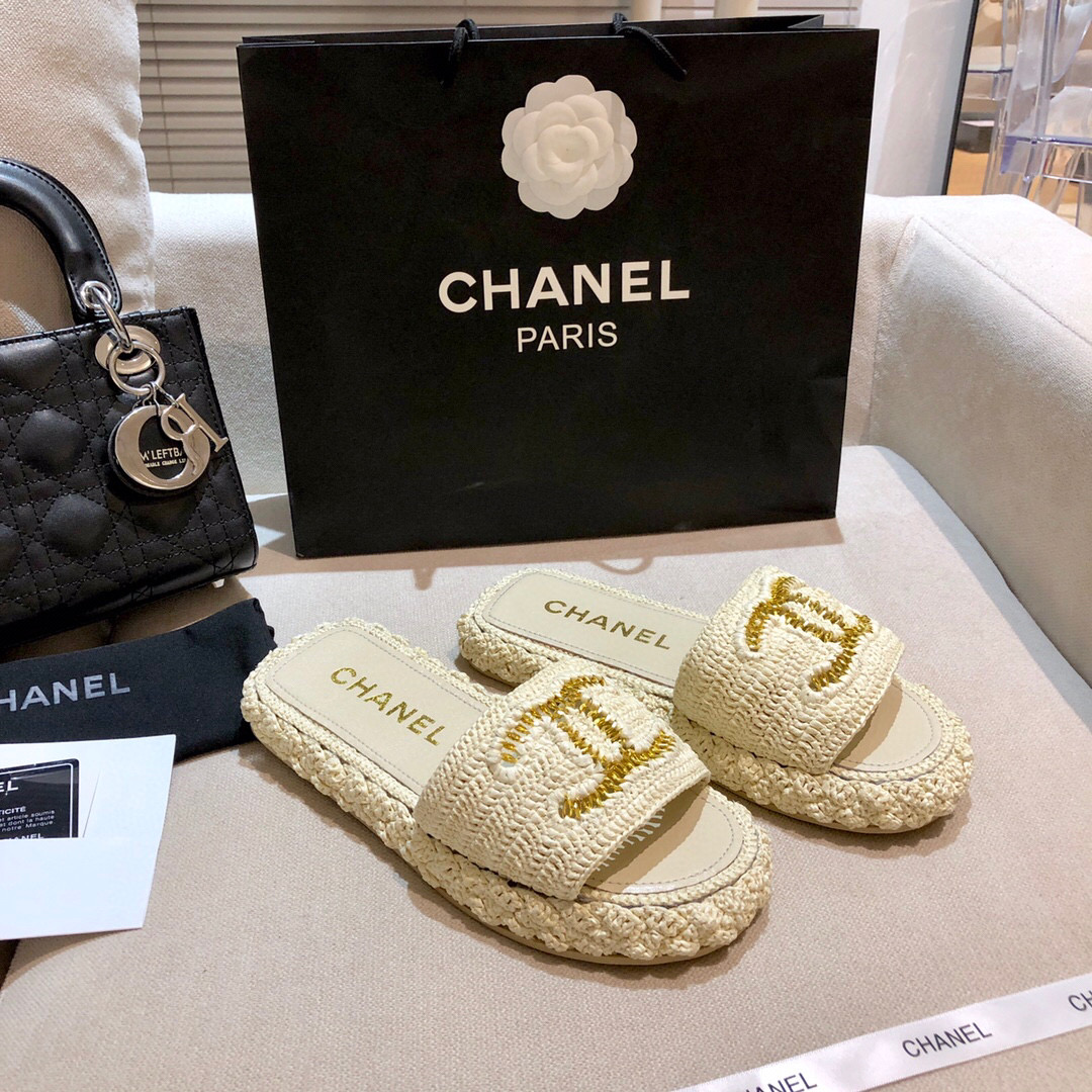 CHANEL Straw slippers