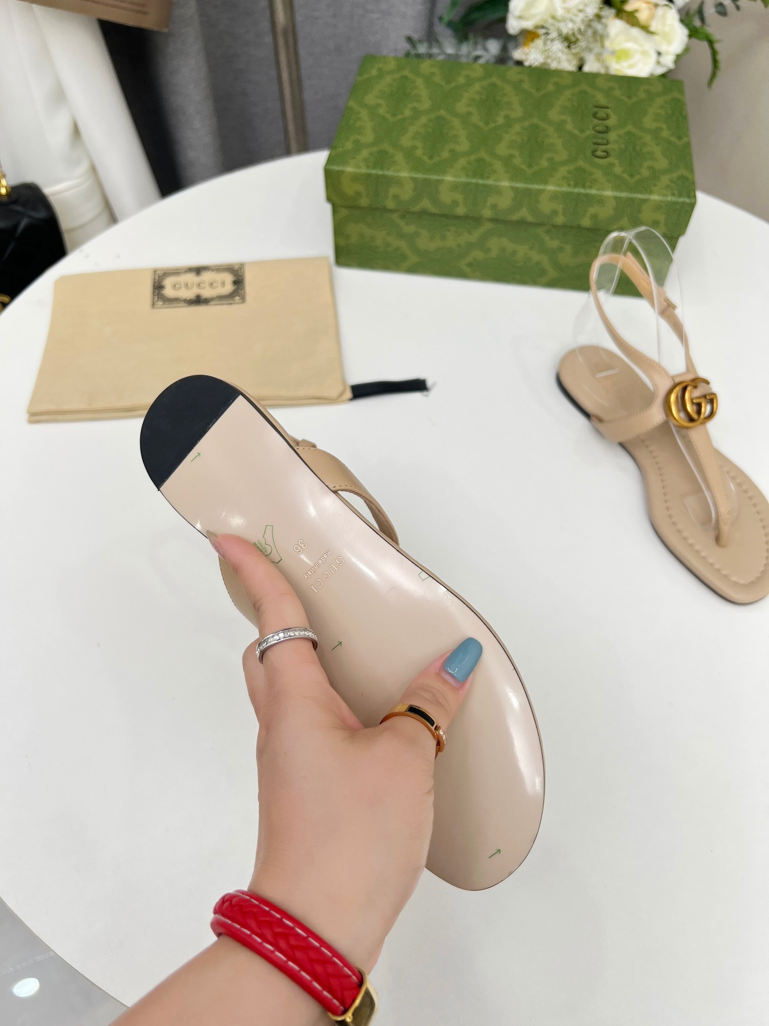 GUCCI Flip-toe sandals