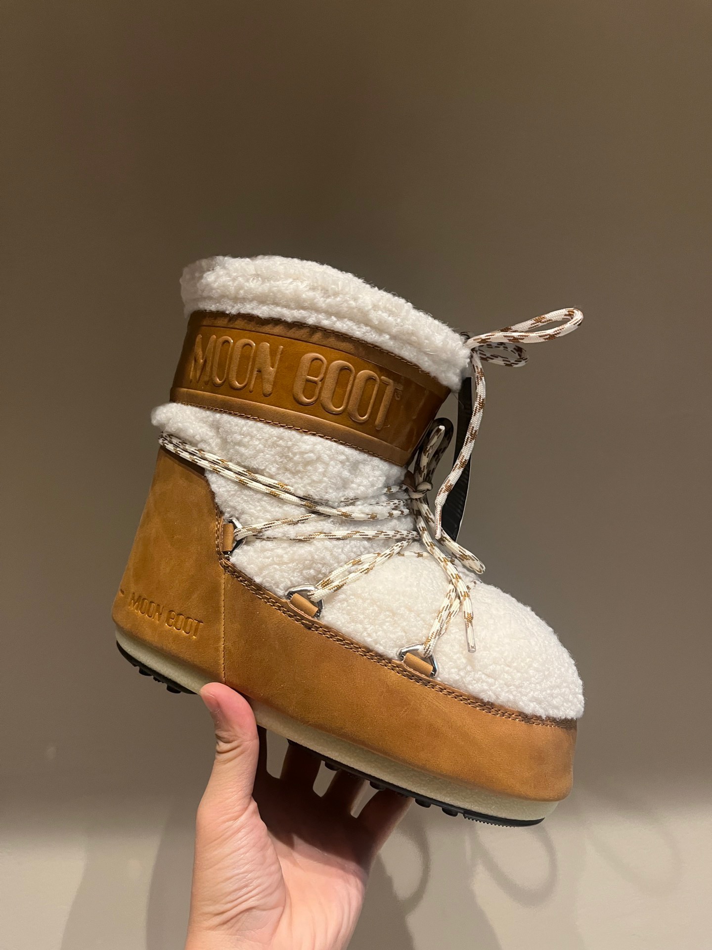 UGG MOON Boots