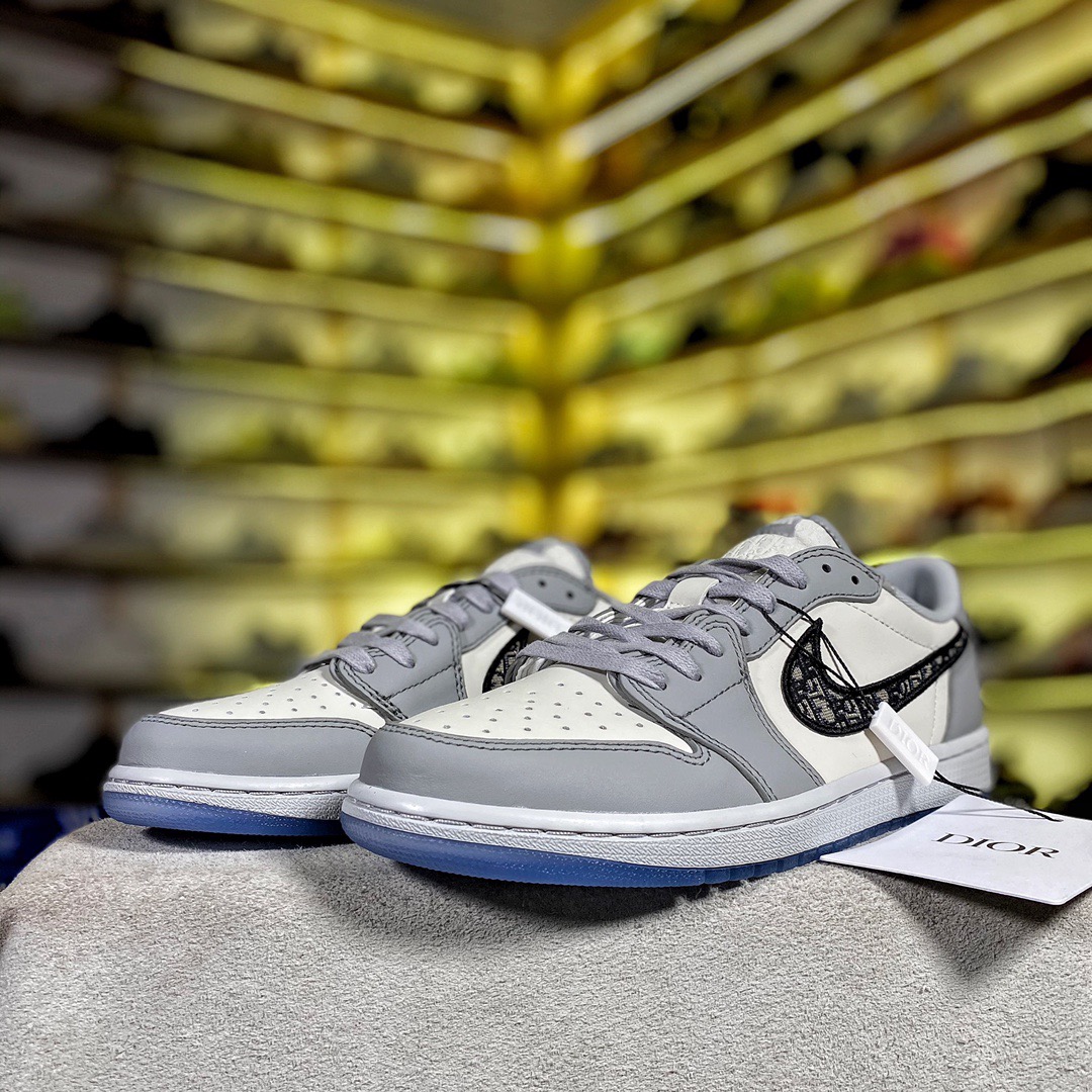 AIR JORDAN & DIOR Sneakers