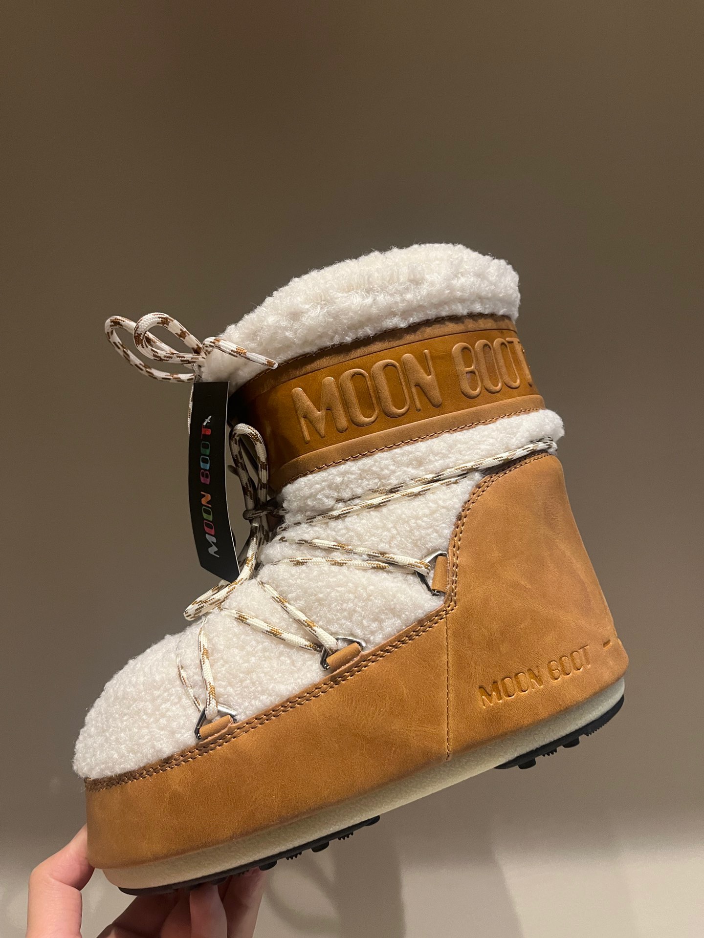 UGG MOON Boots