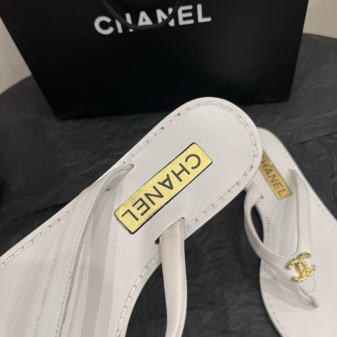 CHANEL Flip flops