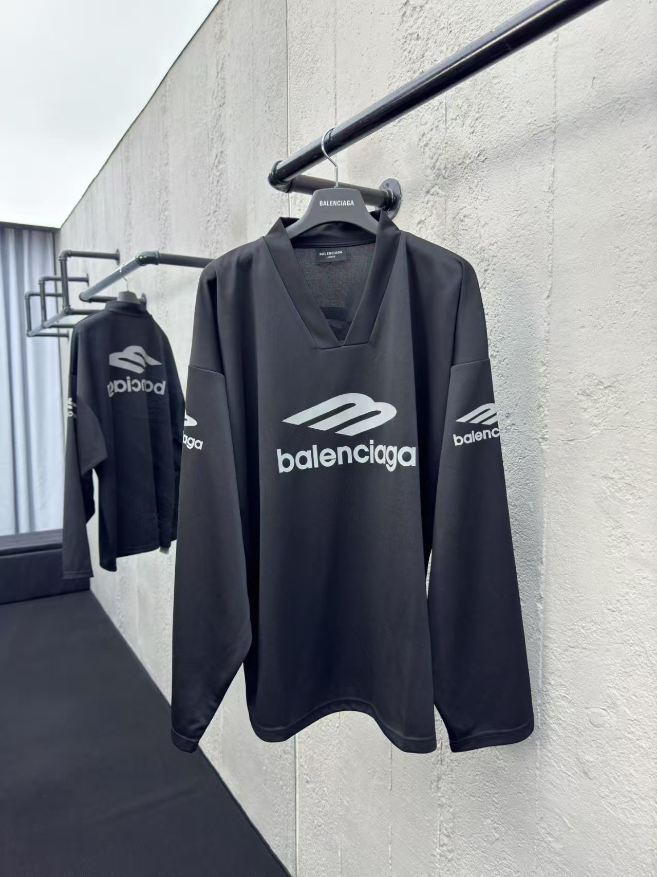 BALENCIAGA Ski series V-neck long sleeve