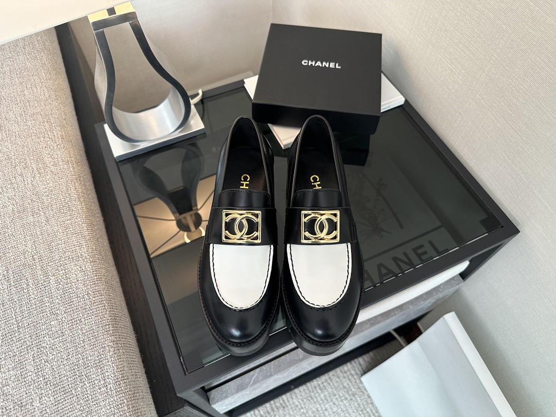 CHANEL Loafers