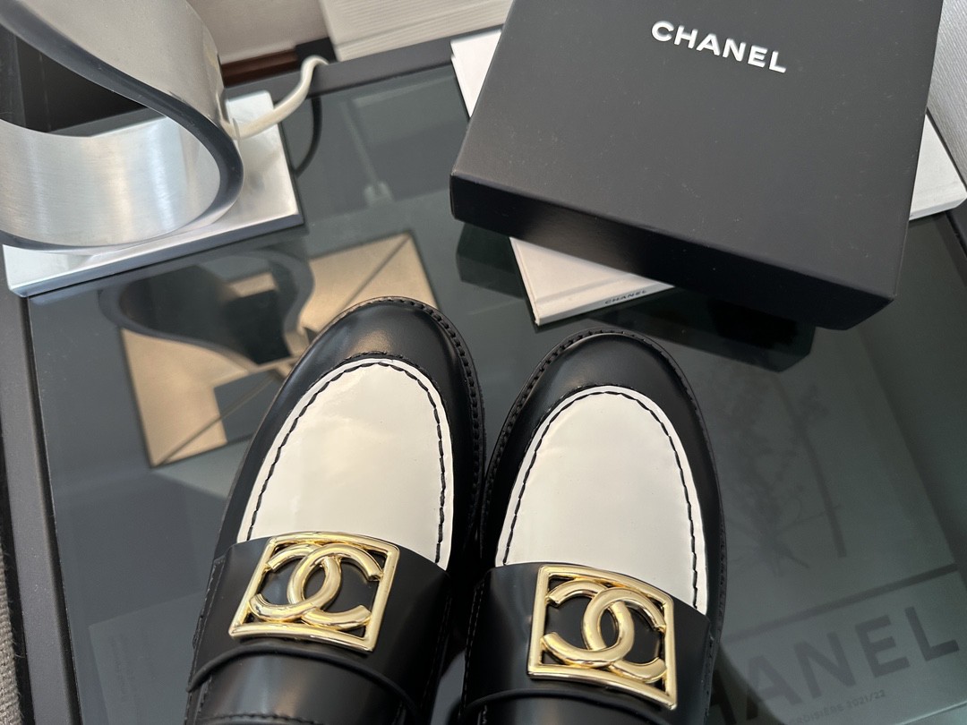 CHANEL Loafers