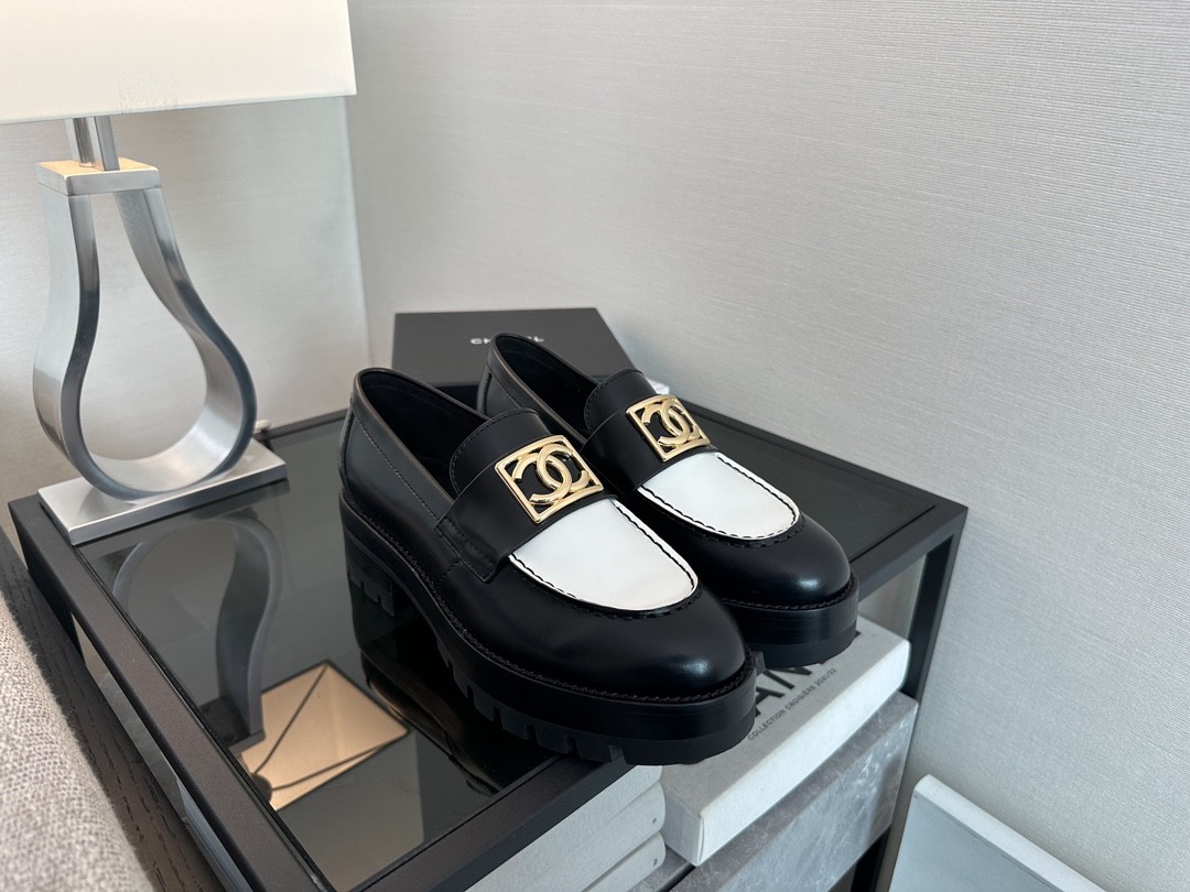 CHANEL Loafers
