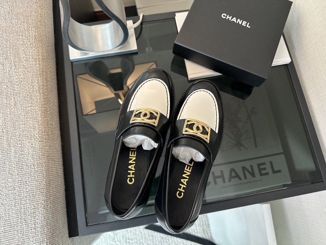 CHANEL Loafers