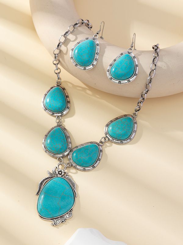 Bohemian Vintage Fashion Turquoise Necklace And Earrings.