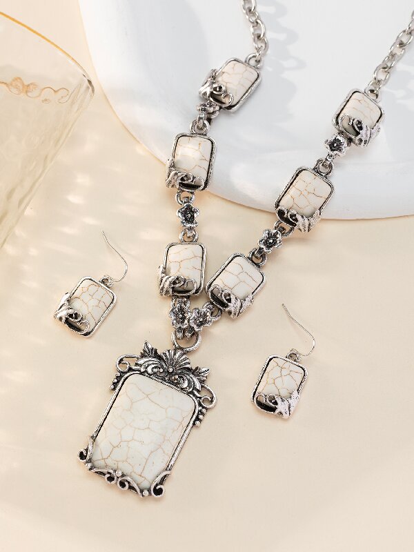 Bohemian Vintage Fashion Rectangular Pendant Necklace And Earrings.