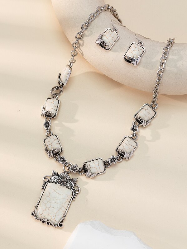 Bohemian Vintage Fashion Rectangular Pendant Necklace And Earrings.