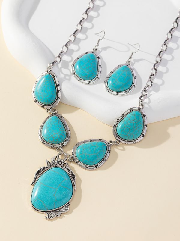 Bohemian Vintage Fashion Turquoise Necklace And Earrings.