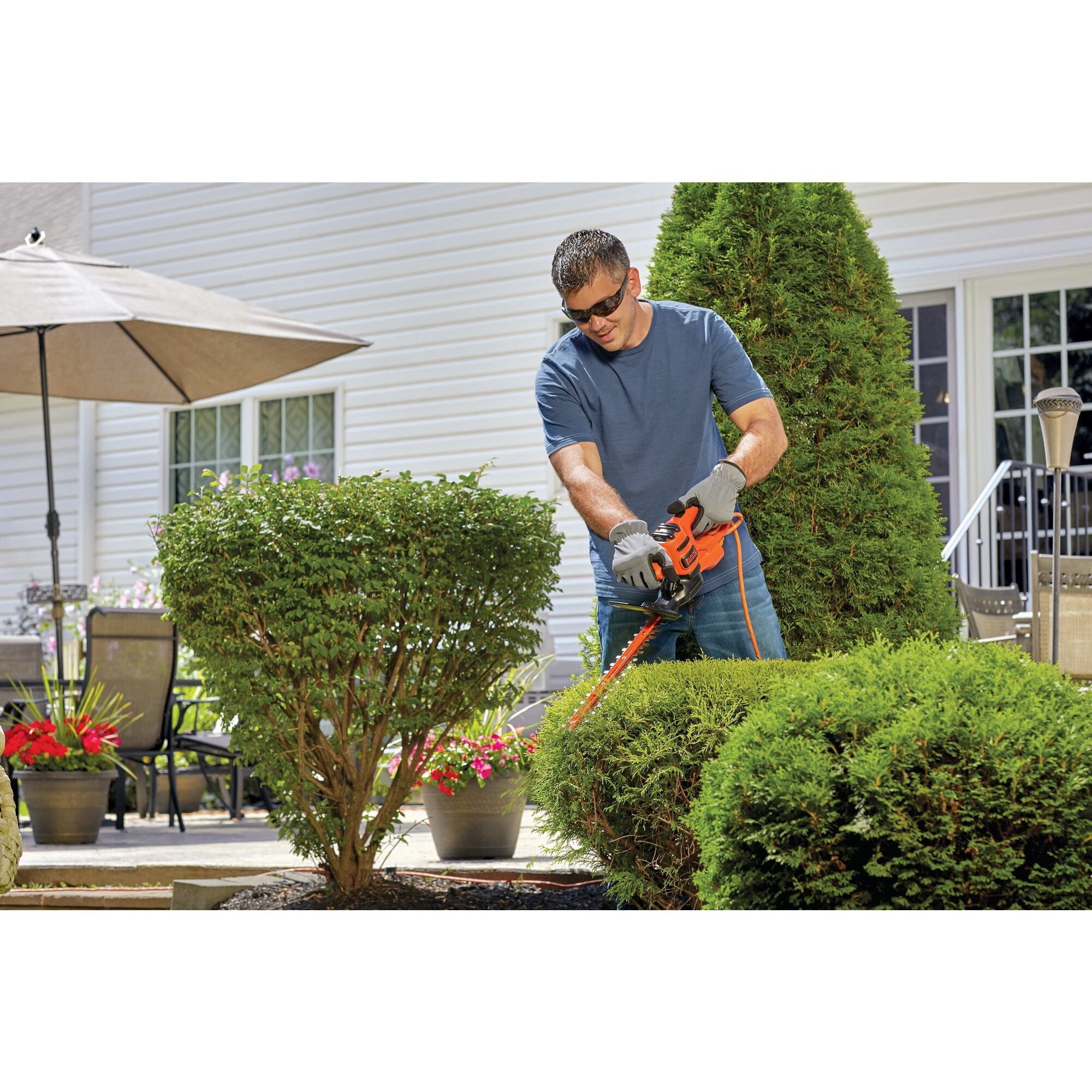 Black+Decker 3.2AMP 17-inch Electric Hedge Trimmer BEHT150
