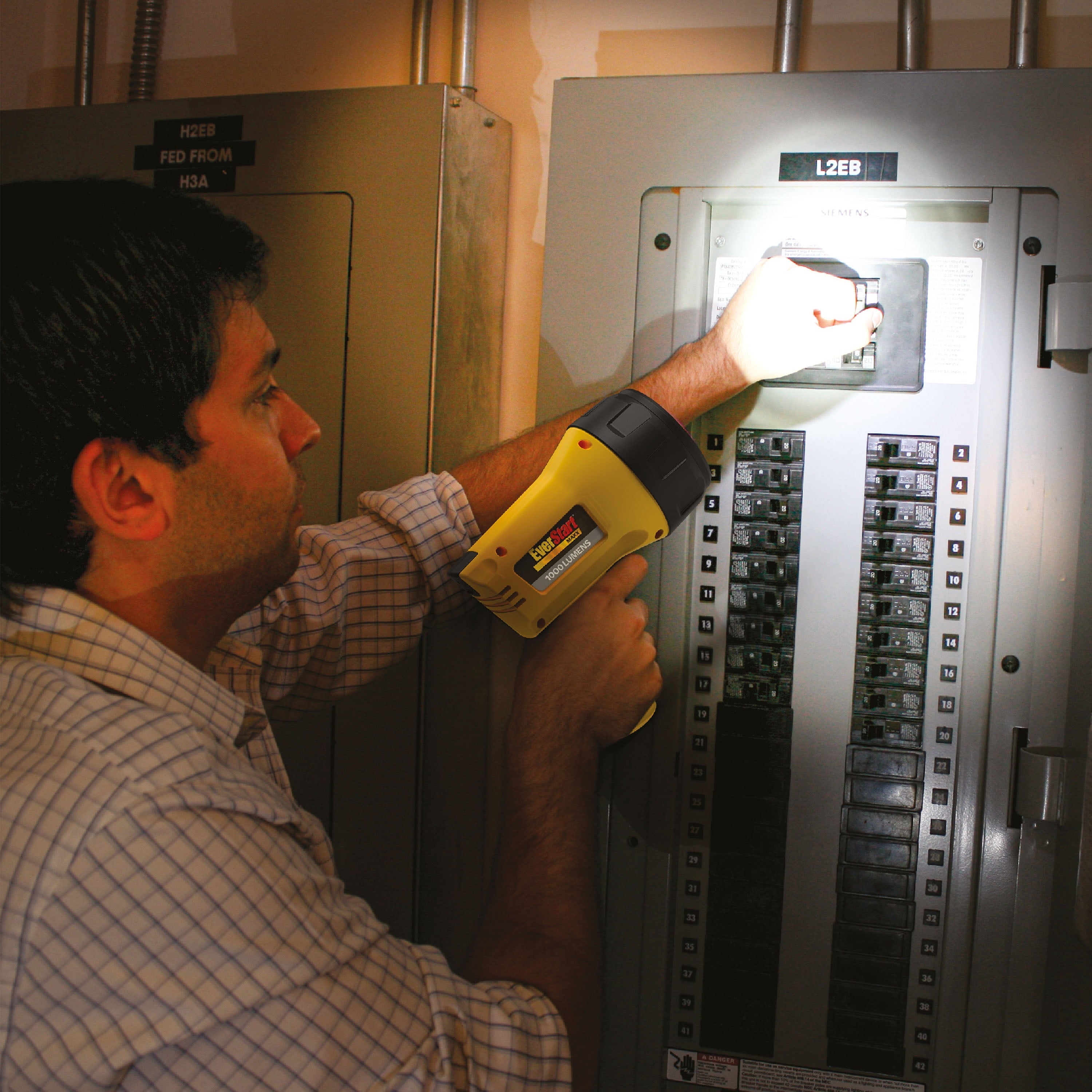 EverStart 1000 Lumen Rechargeable Lithium-Ion LED Spotlight, 0.6 Lb., SL3HE