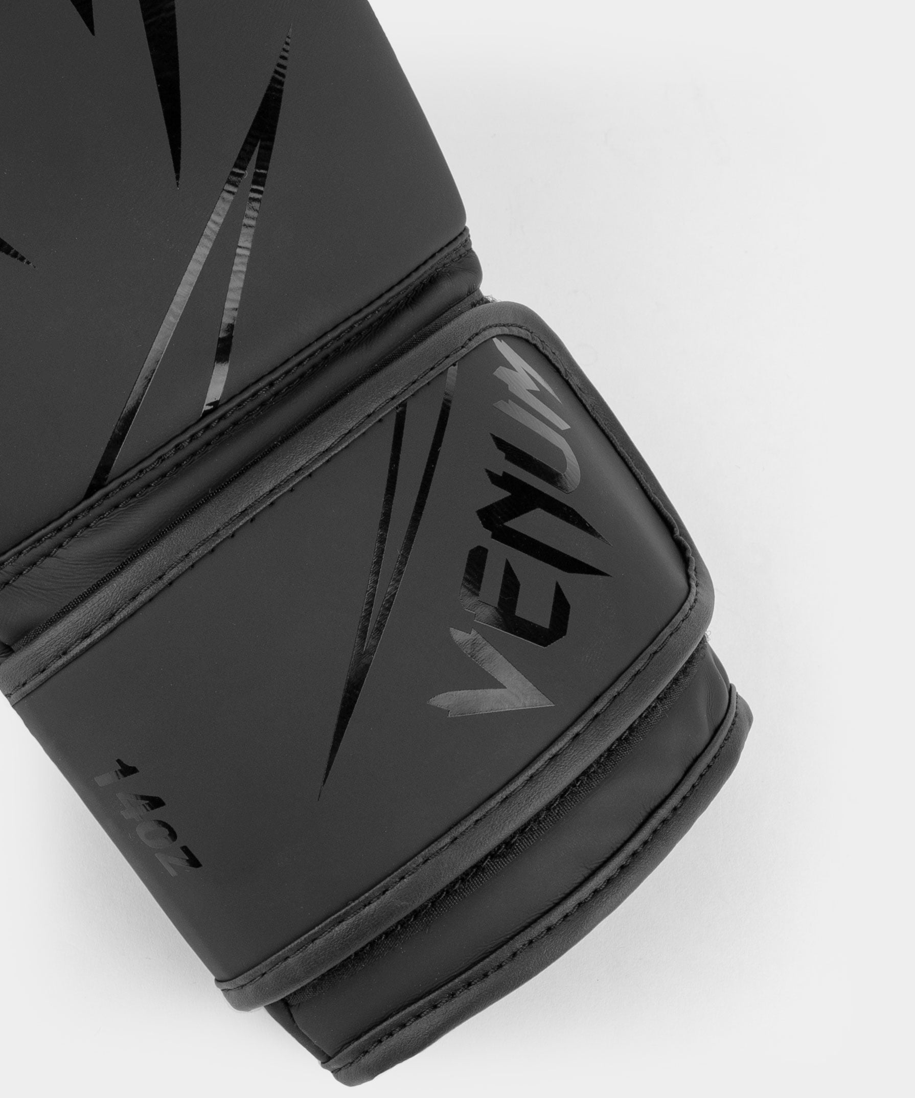 Venum Classic Boxing Gloves - Unisex - Black - 12 oz