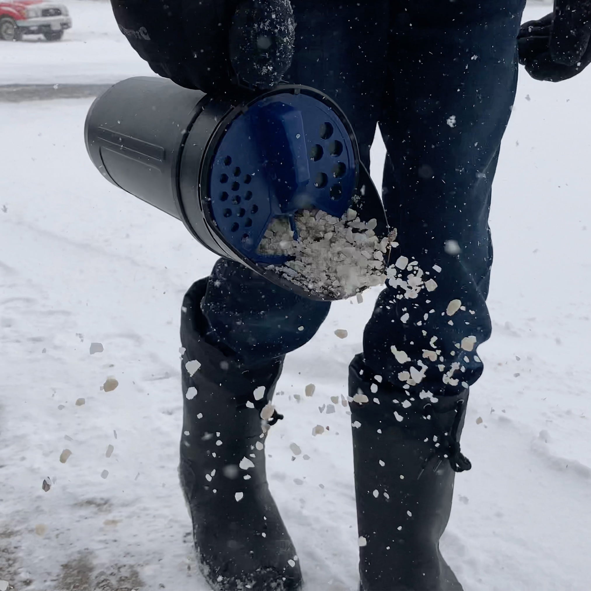 Chapin 8743A Hand Ice Melt, Salt, and Seed Spreader