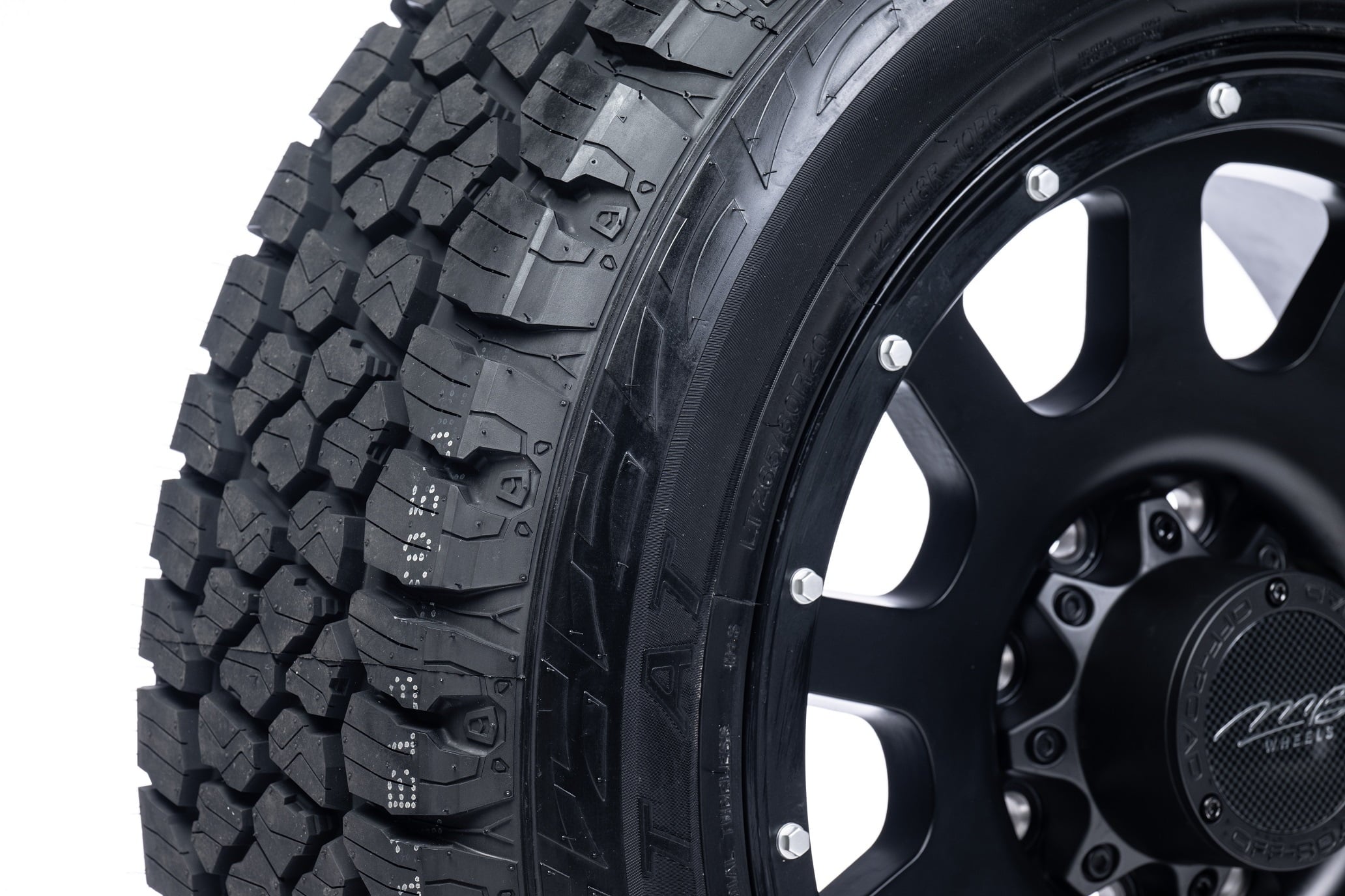 Summit Trail Climber A/T All Season Tire - 275/65R18 116T