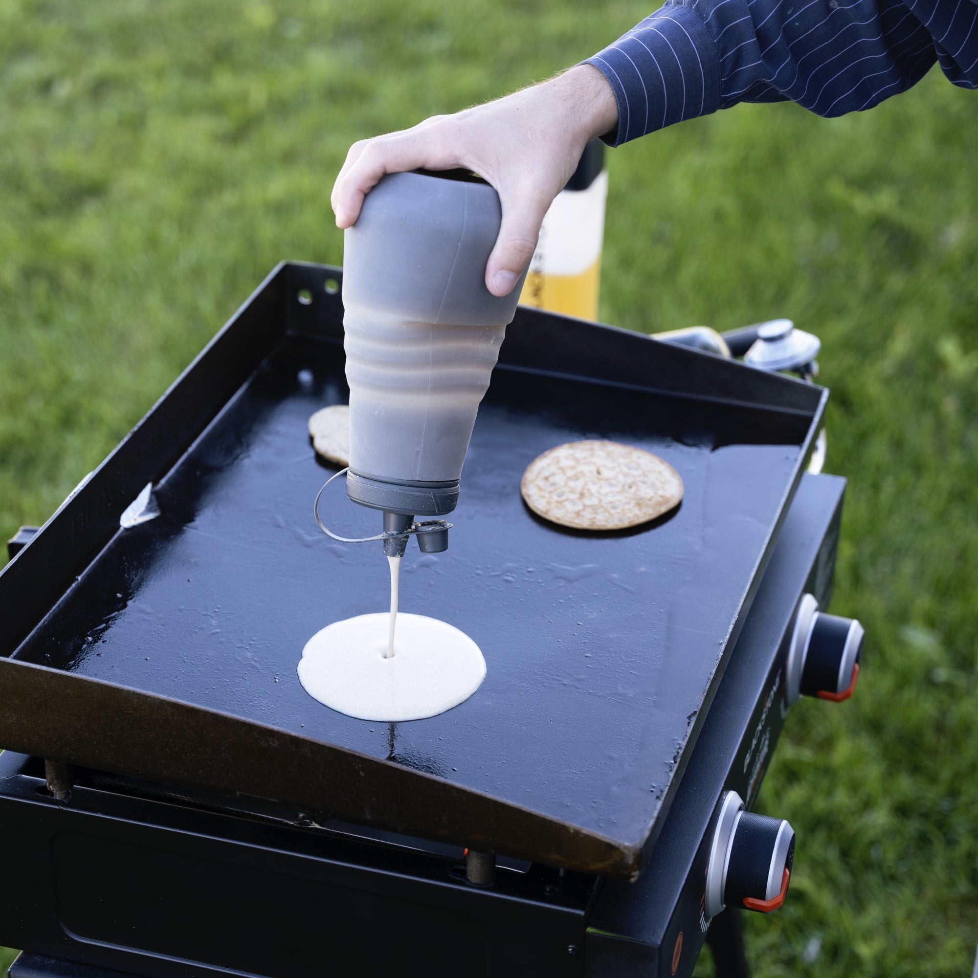 Blackstone AR 32 Ounce Collapsible Silicone Griddle Breakfast Tool Set