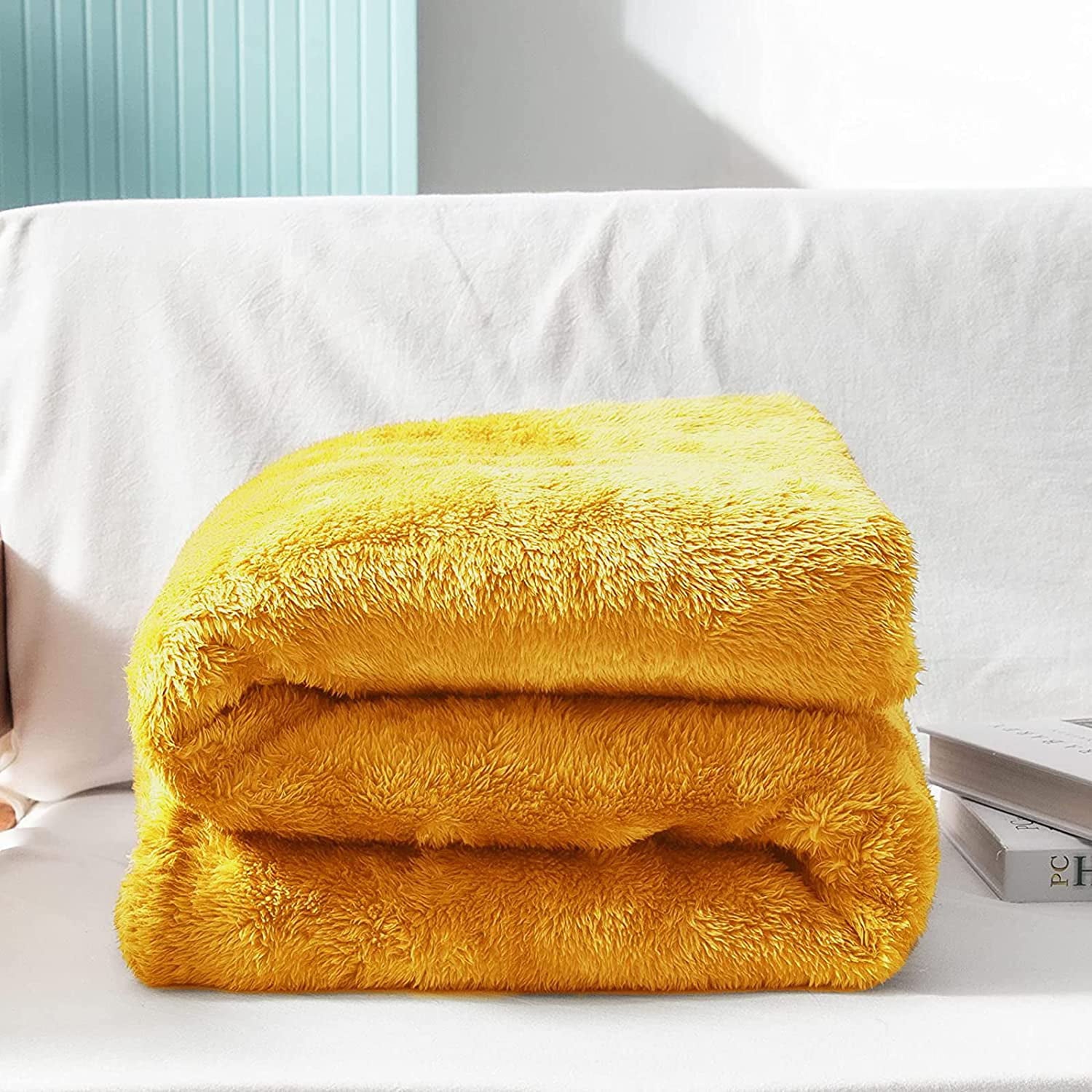 Exclusivo Mezcla Plush Fuzzy Large Fleece Throw Blanket (50