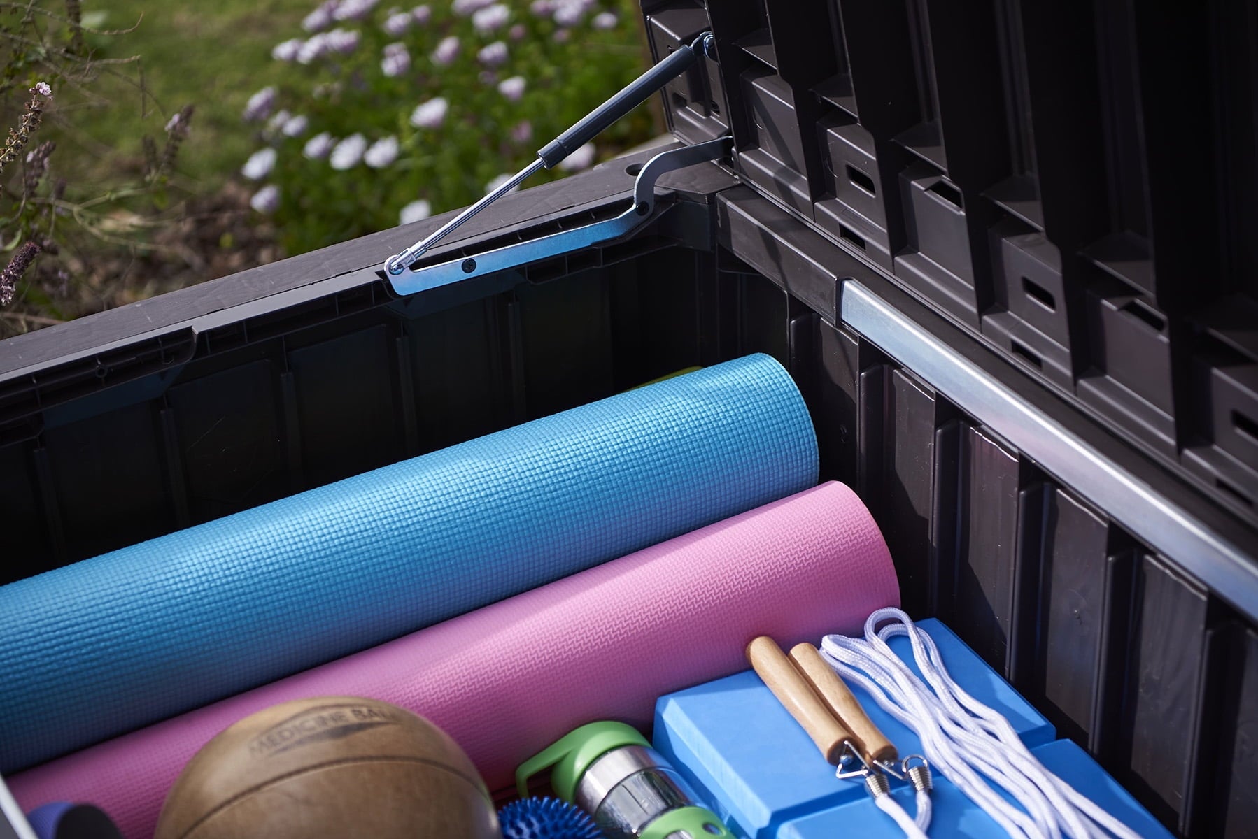 Keter Eastwood 150 Gallon Deck Box, Resin Wood Look Brown