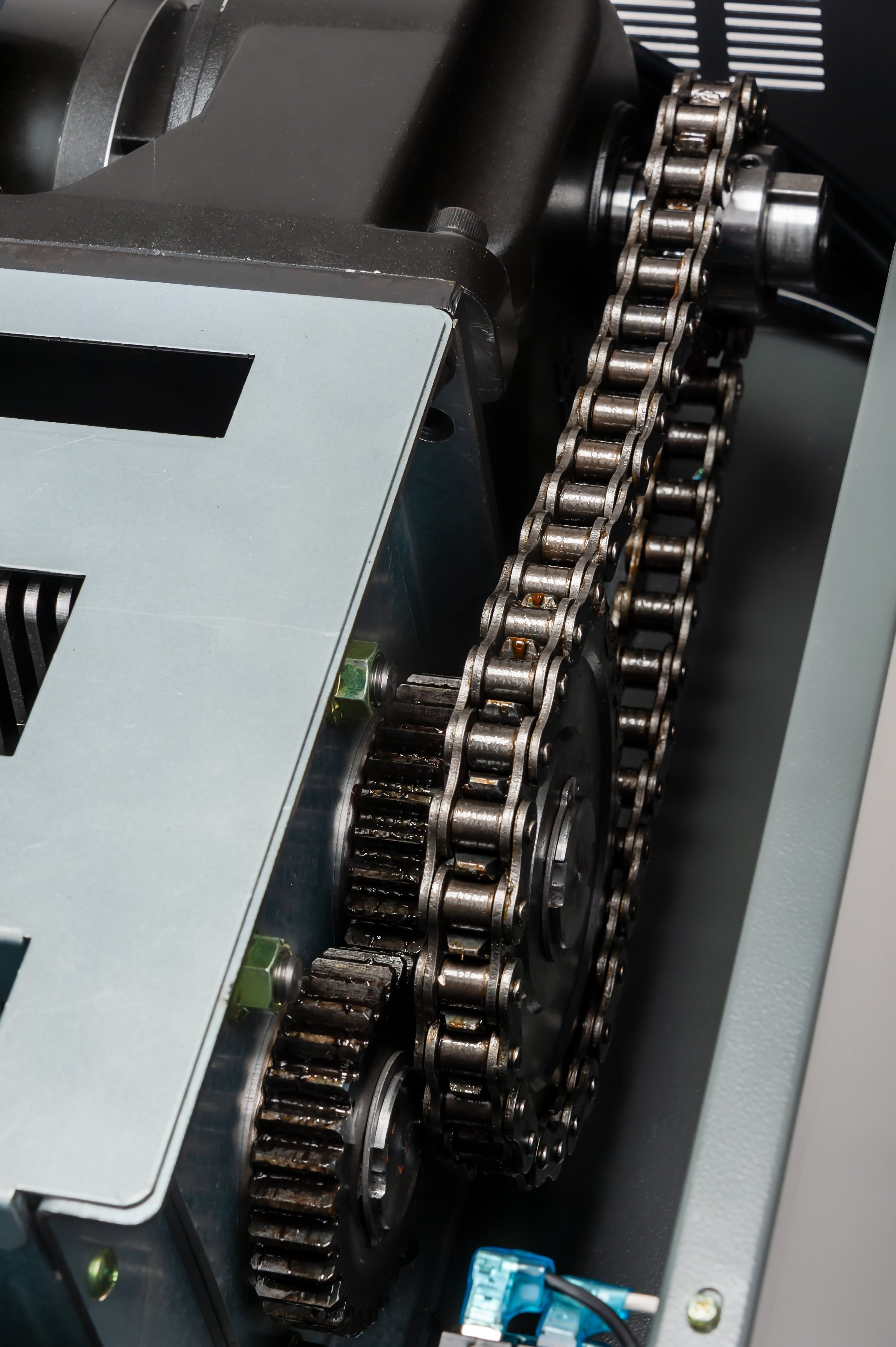 Dahle PowerTEC 808 MS Media Shredder, Destroys Cell Phones, Mini Tablets, SSDs & Flash Drives