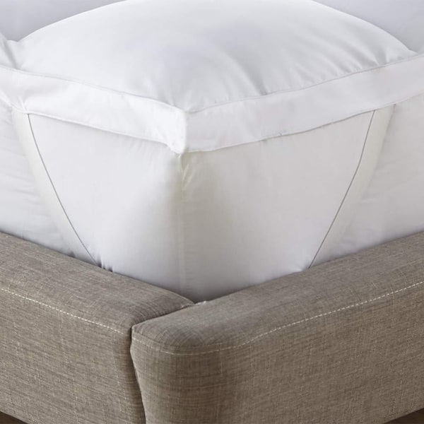 2 in. Plush Extra Deep Pocket Down Alternative Queen Mattress Topper