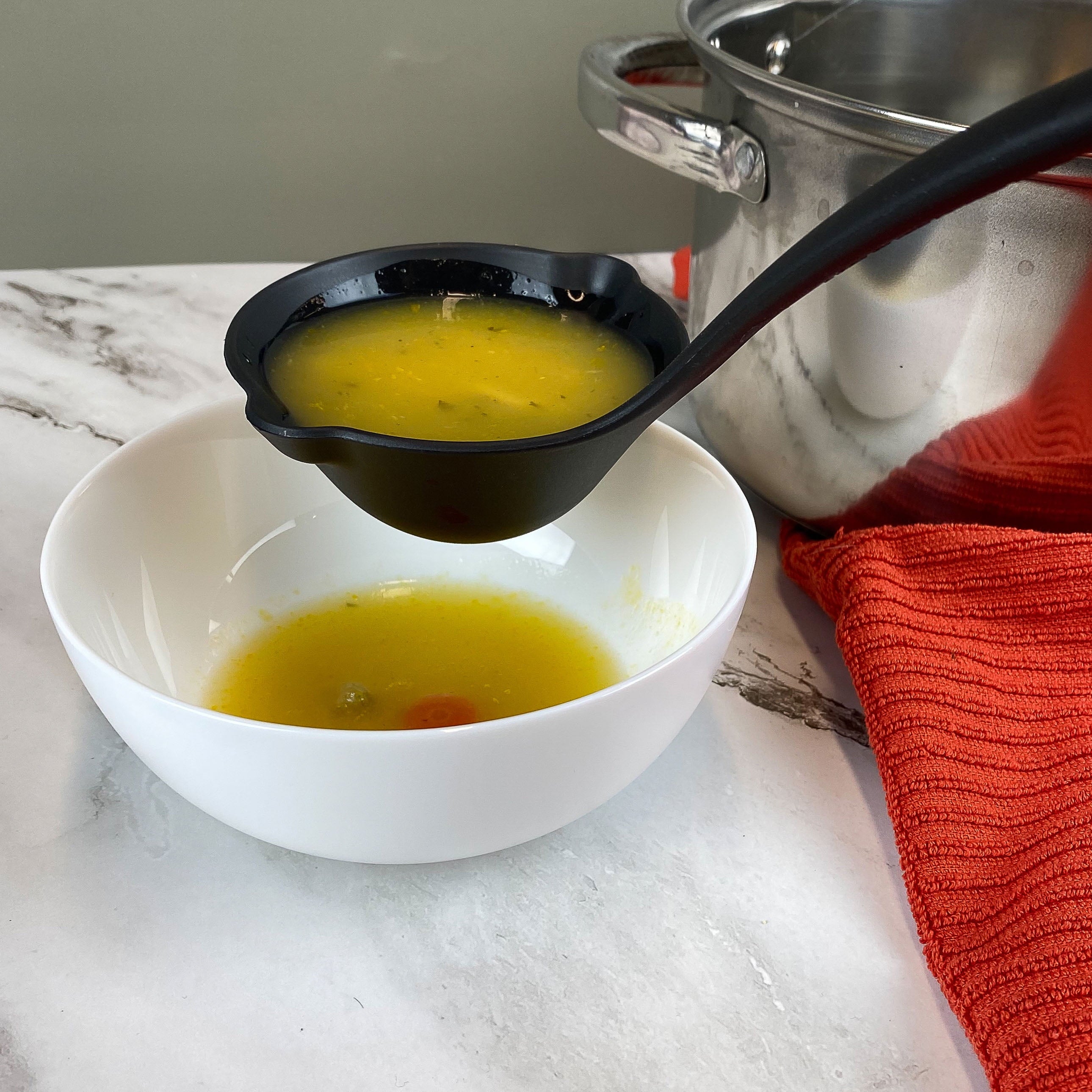 Mainstays Nylon Serving Ladle, Soft-Touch Diamond-Pattern Grip, Black