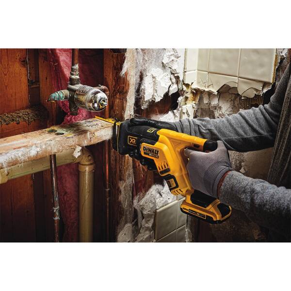 20V MAX XR Cordless Brushless Compact Reciprocating Saw with (1) 20V 3.0Ah Battery and Charger