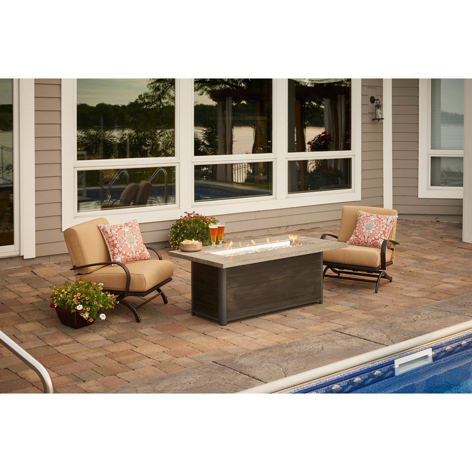 Outdoor GreatRoom Cedar Ridge 61 in. Fire Table