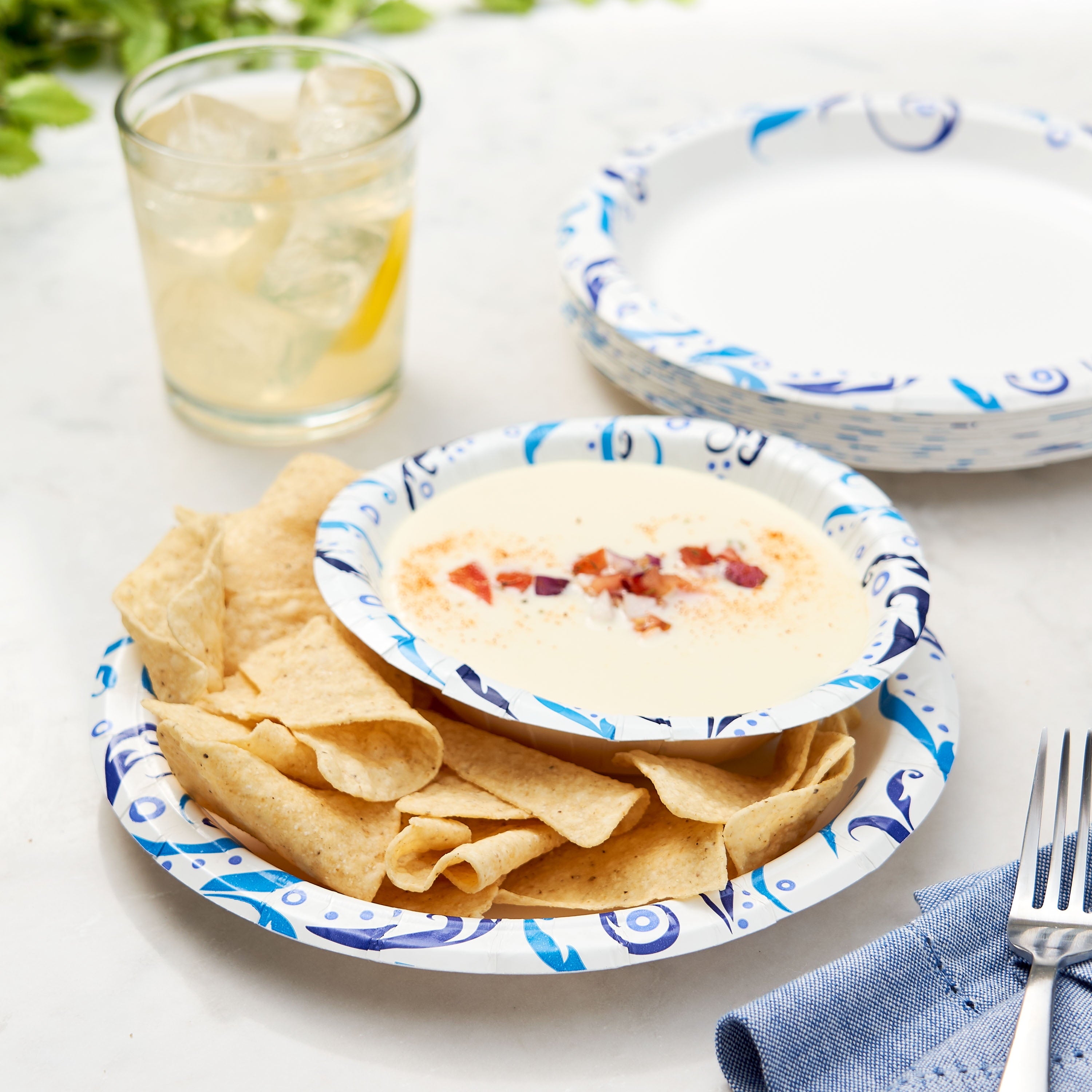 Great Value Everyday Strong, Soak Proof, Microwave Safe, Disposable Paper Plates, 8.5