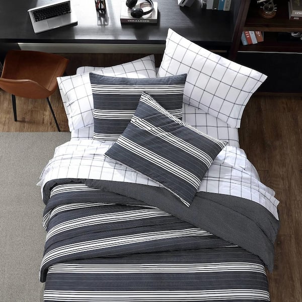 Craver 2-Piece Black Microfiber Twin/Twin XL Comforter Set