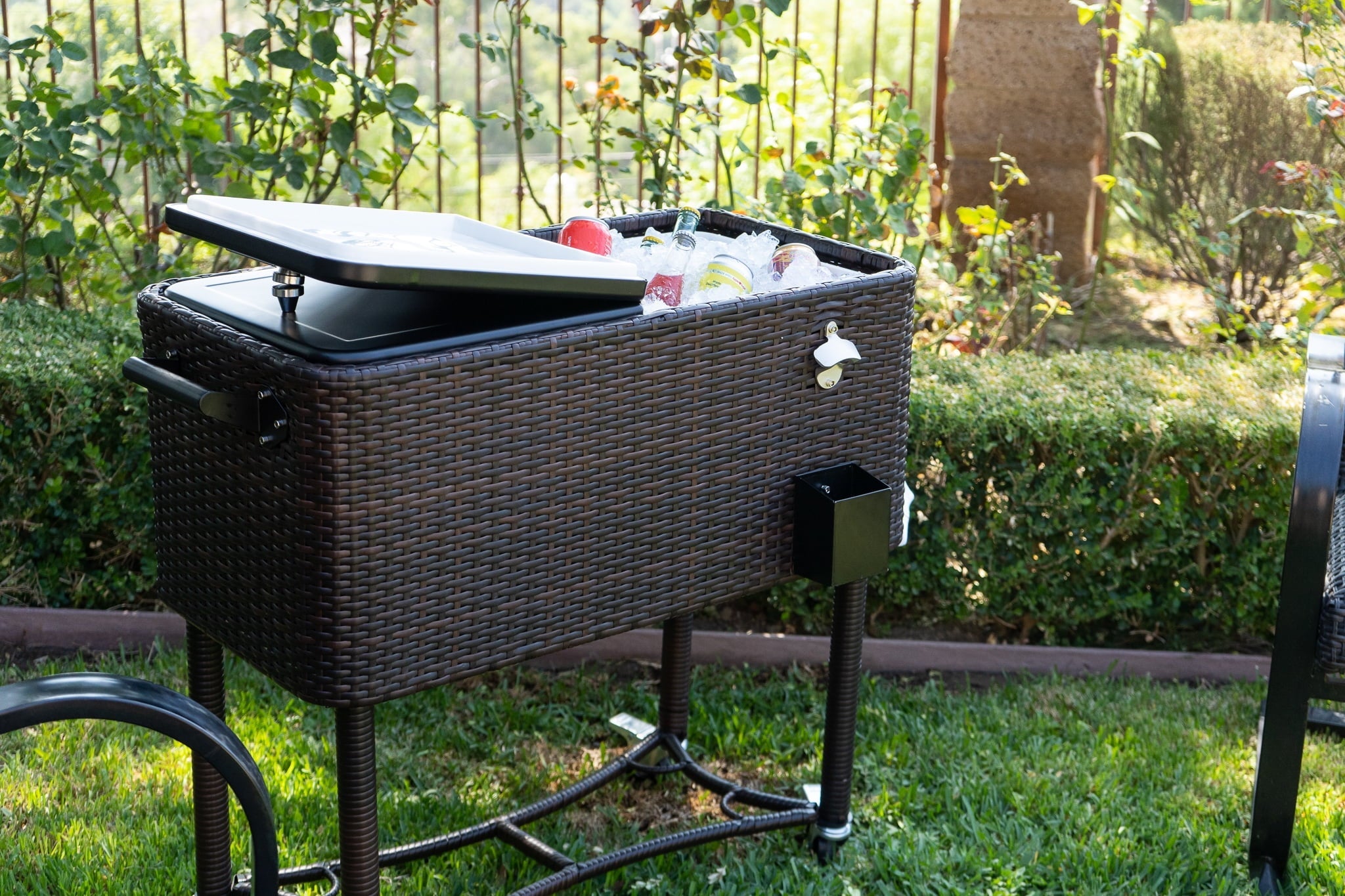 Permasteel 80-QT Wicker Outdoor Patio Cooler, Hand-Woven Wicker Cooler Cart, Rolling Cooler on Wheels with Handle, Brown