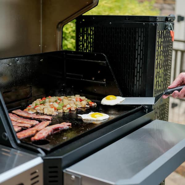 Gravity Series? 800 Digital WiFi Charcoal Grill, Griddle and Smoker in Black