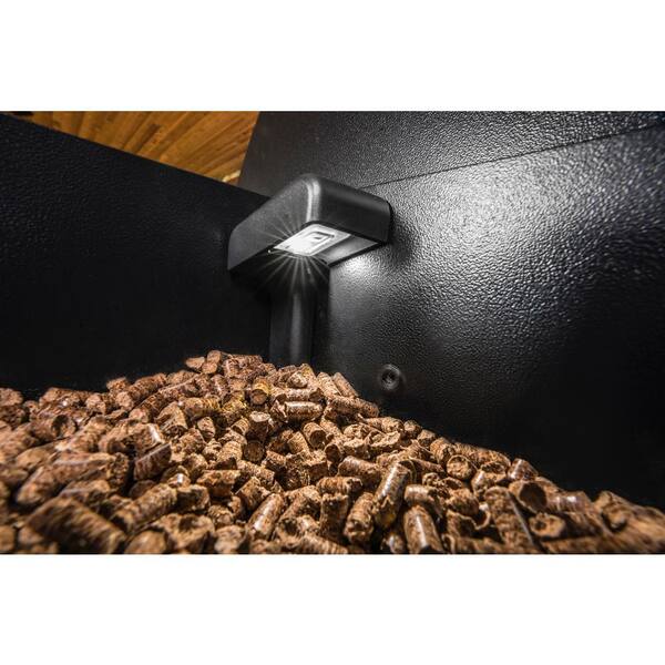 Ironwood 650 Wifi Pellet Grill and Smoker in Black